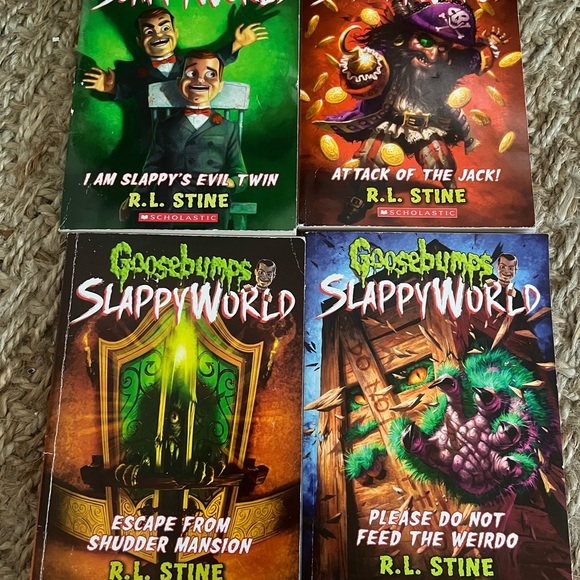 R.L Stein books lot of 17 slappy world, most wanted, horrorland - Picture 4 of 4